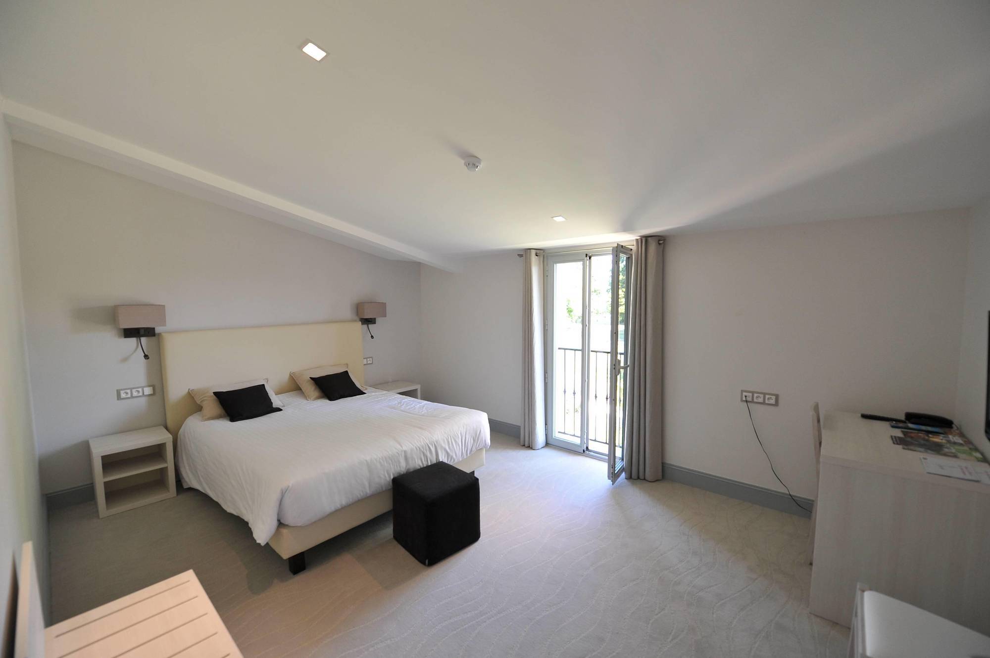 Logis- Hotel Spa Restaurant L'Epicurial Saint-Pey-de-Castets Екстериор снимка